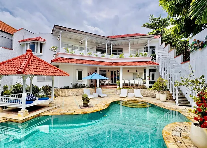 Emerald Luxury & Comfort Villa In Nusa Dua