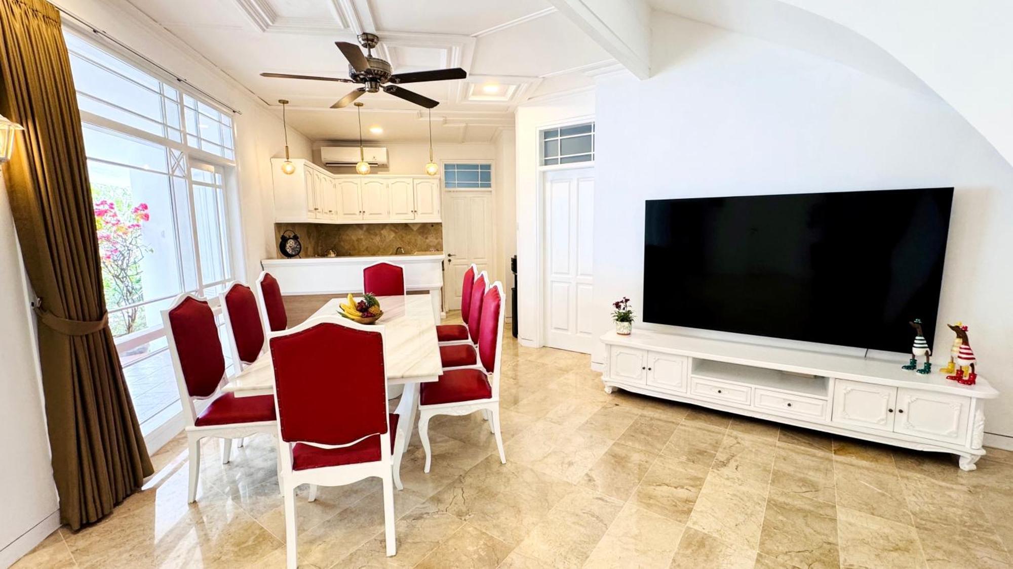 Emerald Luxury & Comfort In Villa *