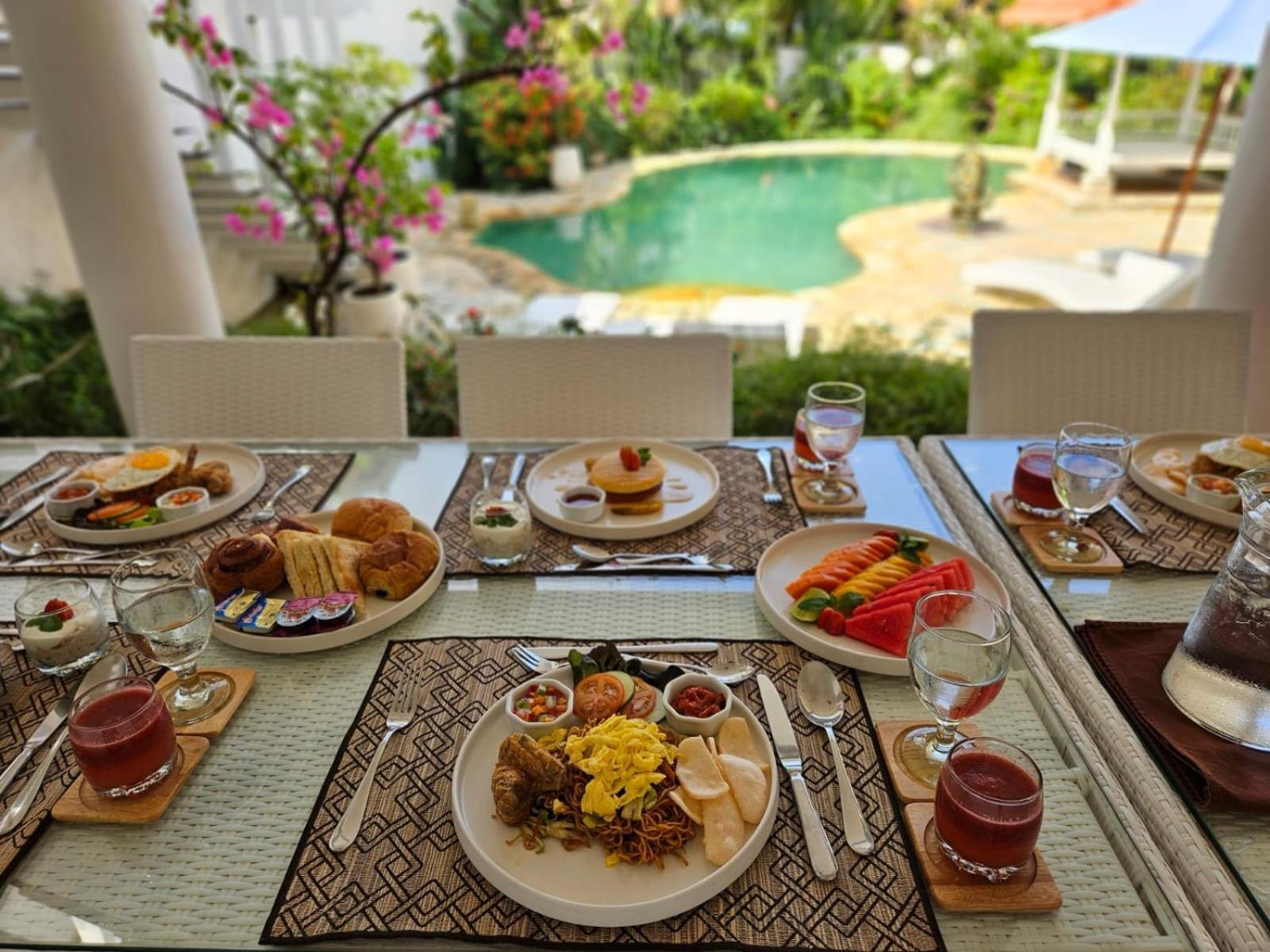 Emerald Luxury & Comfort In *