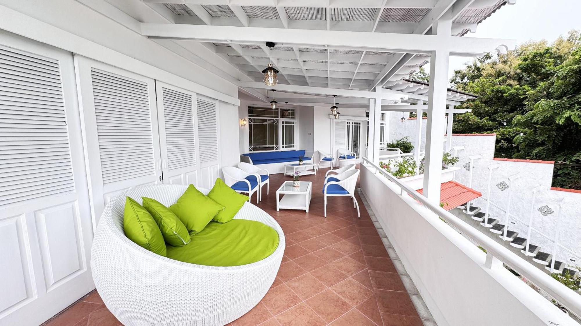 Emerald Luxury & Comfort In Villa
