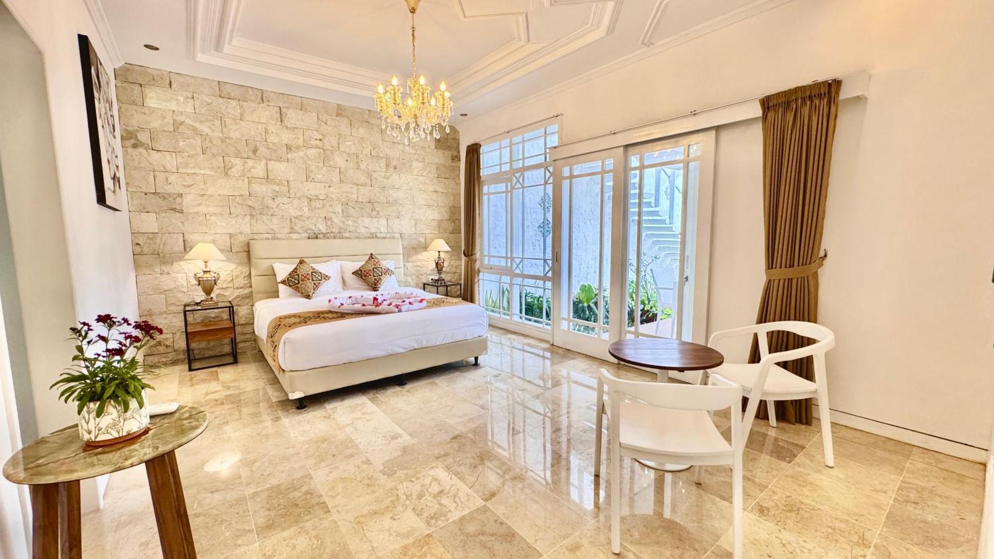 Emerald Luxury & Comfort In Villa Nusa Dua (Bali)