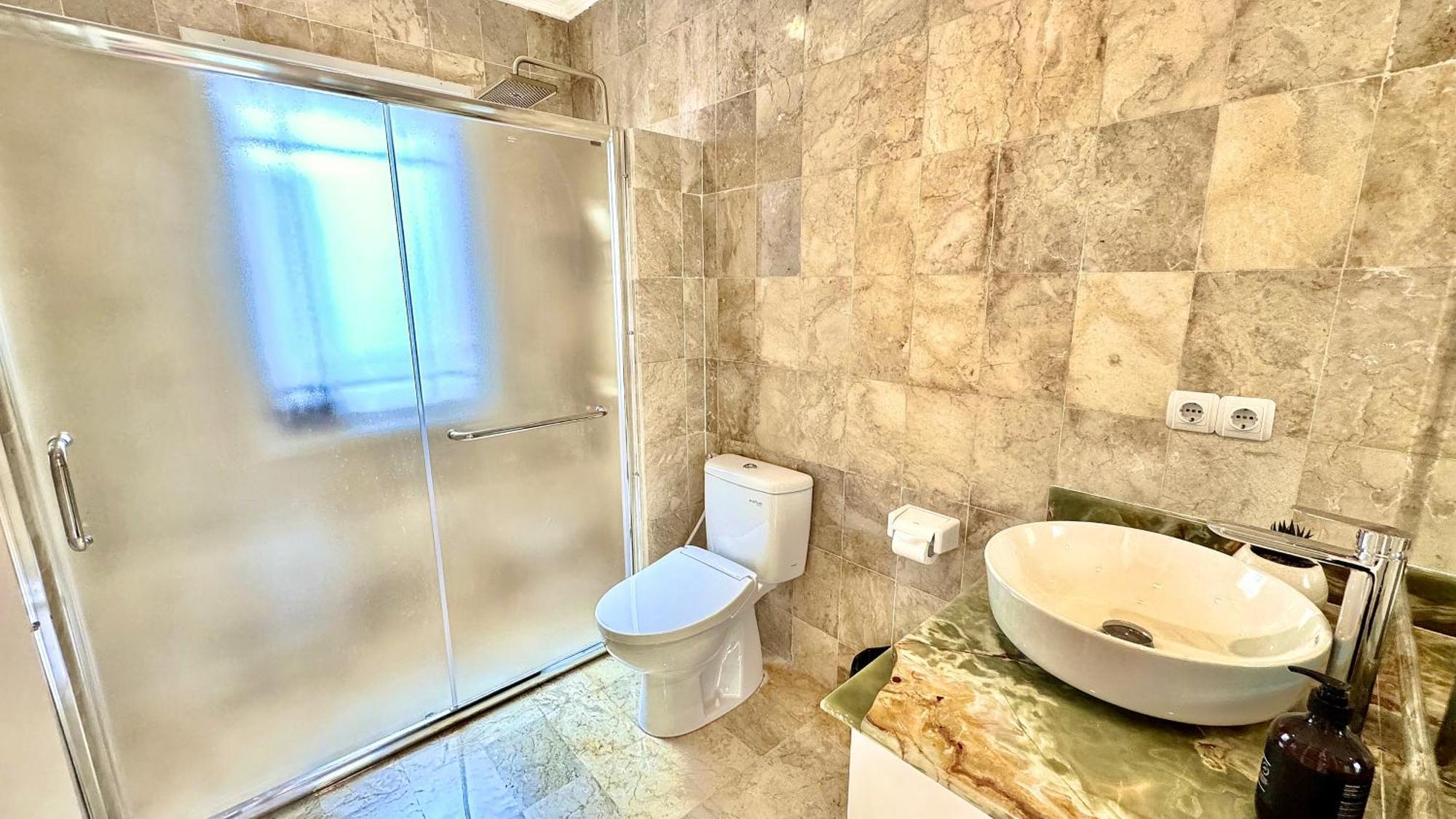 Emerald Luxury & Comfort In Villa *