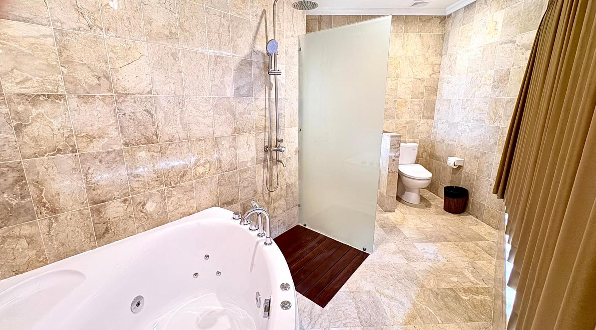 Emerald Luxury & Comfort In Villa