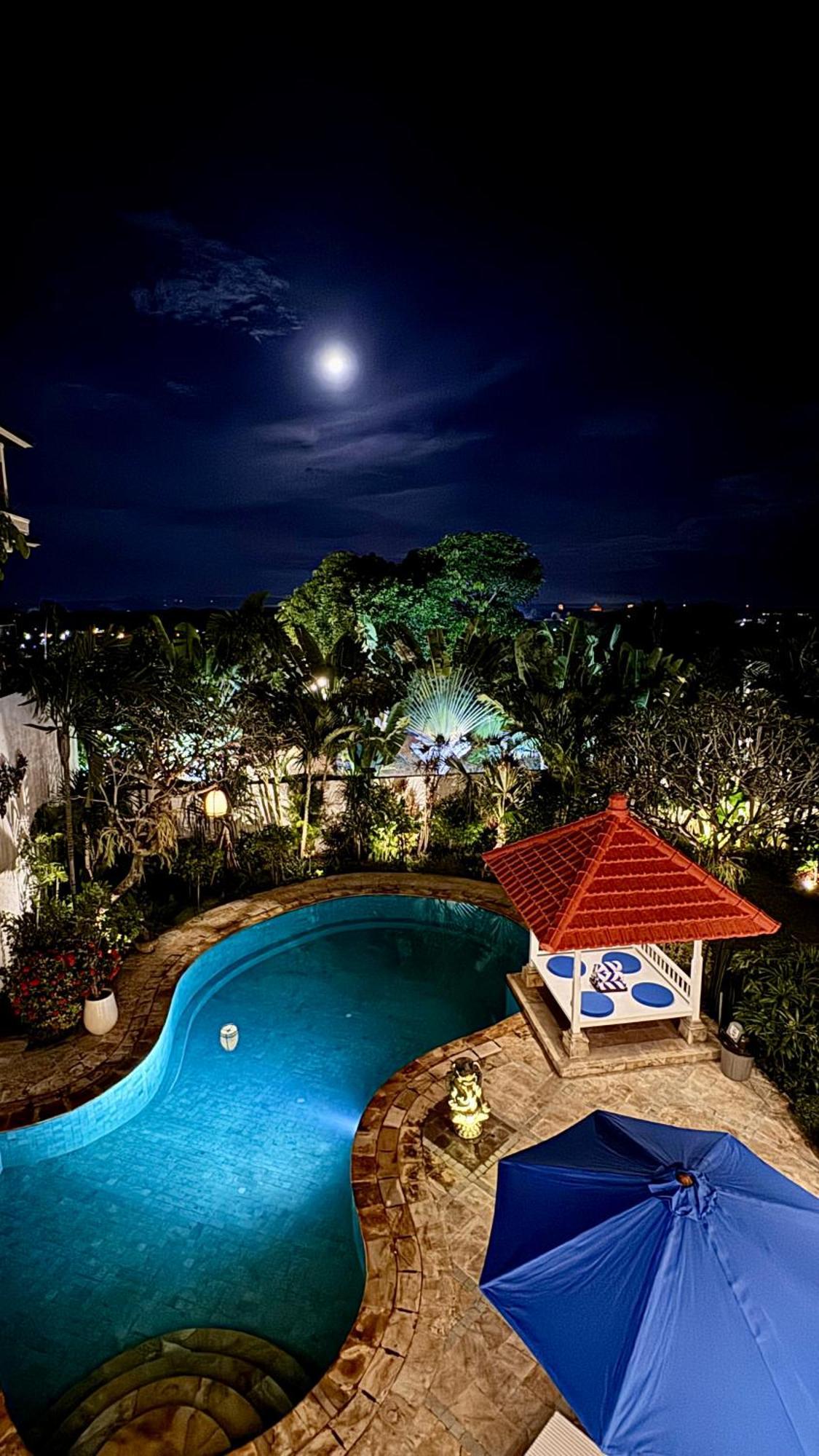 Emerald Luxury & Comfort In *